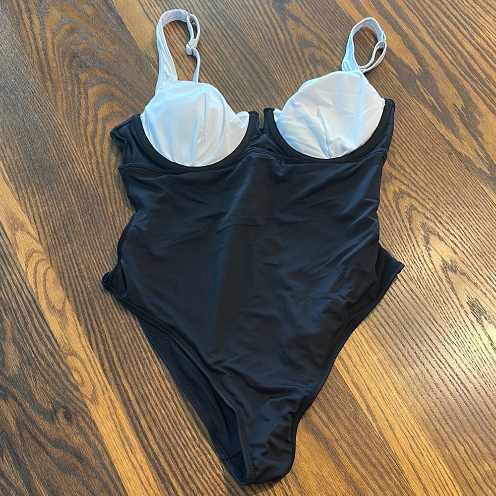 Cupshe Black and White One Piece Swimsuit with Molded Cups